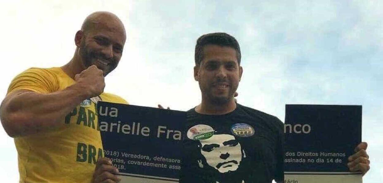 O deputado federal pelo PSL do Rio de Janeiro, Daniel Silveira, quebrou a placa de Marielle