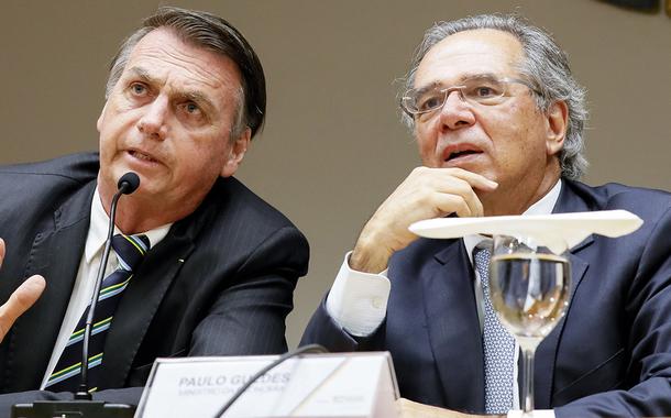 Presidente da República, Jair Bolsonaro durante reunião com o Ministro da Economia, Paulo Guedes.