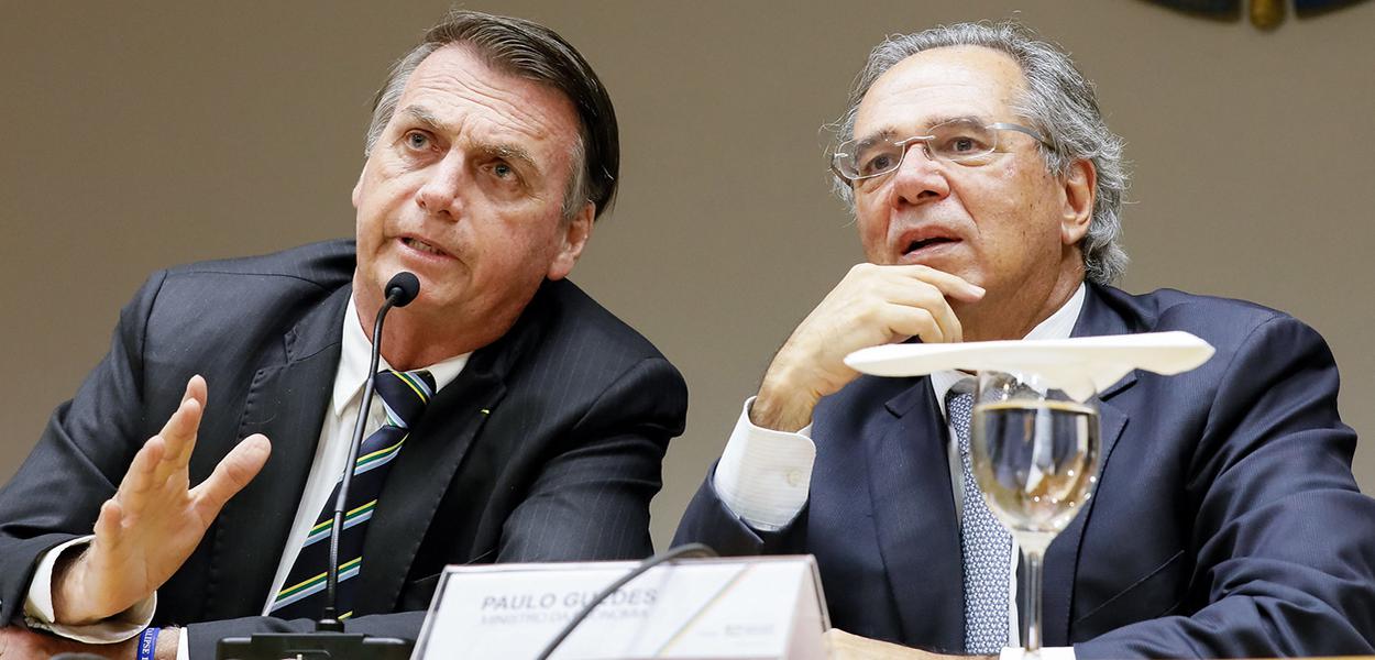 Presidente da República, Jair Bolsonaro durante reunião com o Ministro da Economia, Paulo Guedes.