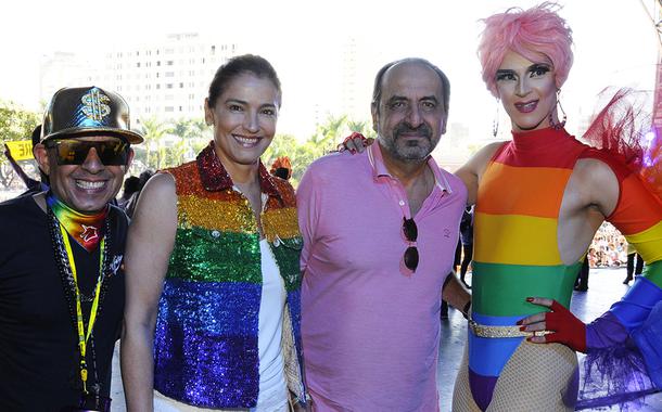 O prefeito Alexandre Kalil e a primeira-dama Ana Laender compareceram ao palco principal da Parada do Orgulho LGBT.
