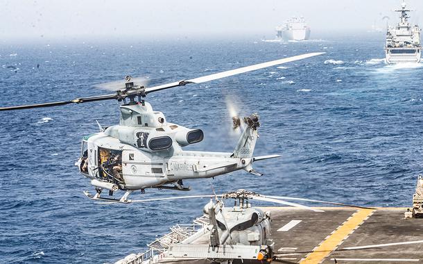 Navios e aeronaves militares dos EUA no Mar Arábico