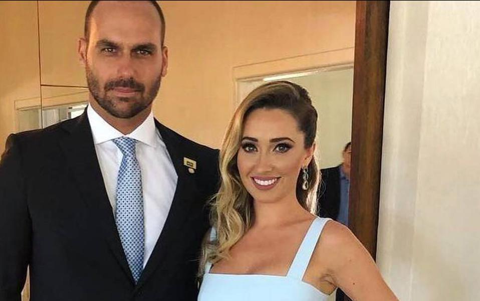Deputado federal Eduardo Bolsonaro e a mulher Heloísa Wolf Bolsonaro