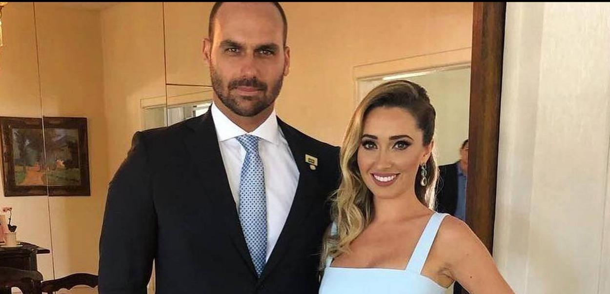 Deputado federal Eduardo Bolsonaro e a mulher Heloísa Wolf Bolsonaro