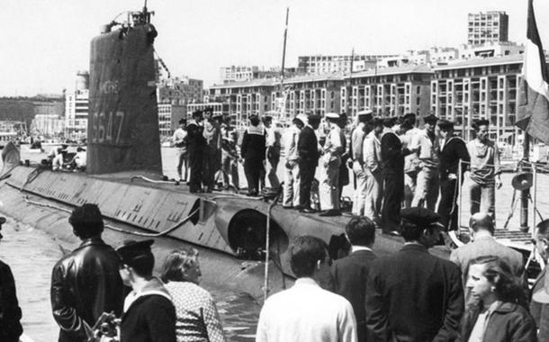 (FILES) In this file photo taken on January 01, 1965 photo prise dans la seconde moitiÃ© des annÃ©es 60 montrant le submersible "Minerve" Ã  quai dans le vieux port de Marseille. Le "Minerve" disparut, avec ses 52 hommes d'Ã©quipage, le 27 janvier 1968  au large de Toulon. (Photo by - / AFP)