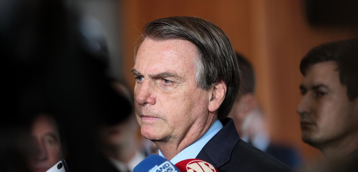 (Brasília - DF) Presidente da República, Jair Bolsonaro, fala com a imprensa, após almoço.