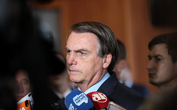 (Brasília - DF) Presidente da República, Jair Bolsonaro, fala com a imprensa, após almoço.