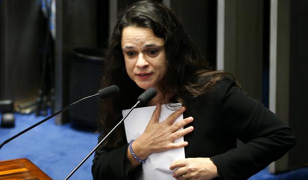 No hospício Brasil, Janaína Paschoal será mesmo vice de Bolsonaro