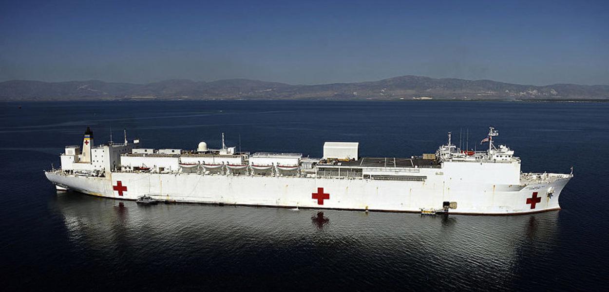 Navio-hospital dos Estados Unidos se aproxima da Venezuela.