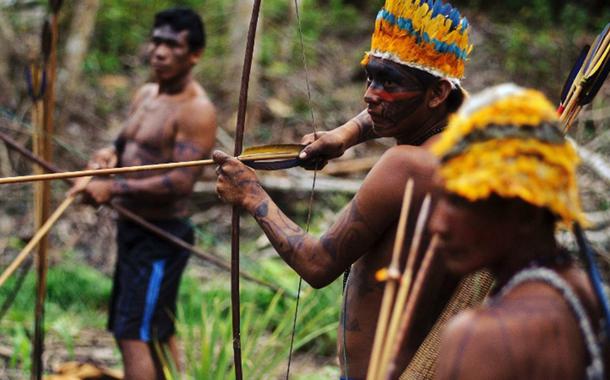 Índios guerreiros da tribo mundurucu