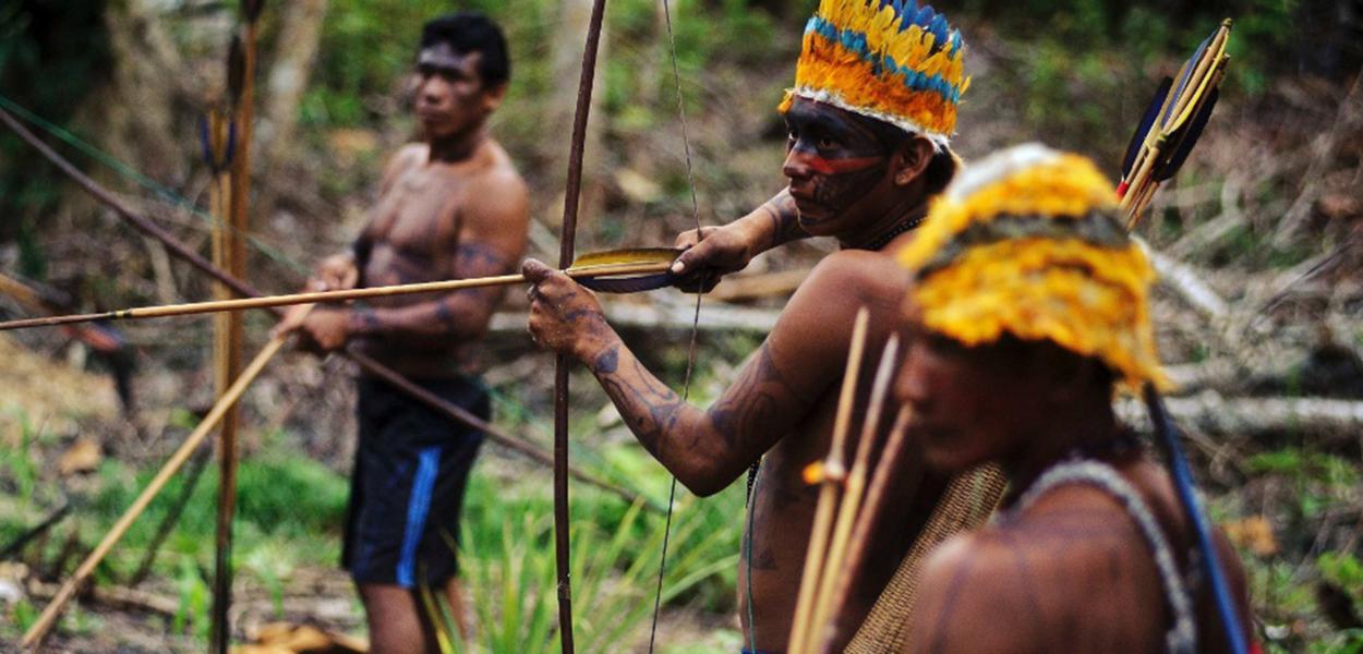 Índios guerreiros da tribo mundurucu