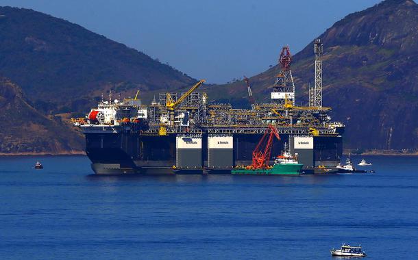 A Petrobras anunciou a chegada da plataforma de petróleo, P-67, ancorada na Baía de Guanabara, destinada ao Sistema de Produção do Campo de Lula, no pré-sal da Bacia de