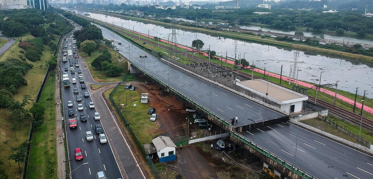***FOTO DE ARQUIVO*** SÃO PAULO, SP, 15.11.2018 - Prefeitura suspende rodÃ­zio na marginal Pinheiros por tempo indeterminado. (Foto: Leo Otero/Folhapress)