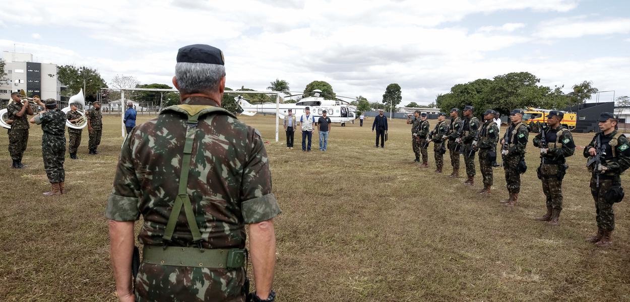Goiânia - Jair Bolsonaro e o Comandante de Operações Especiais, General-de-Brigada Mário Fernandes.