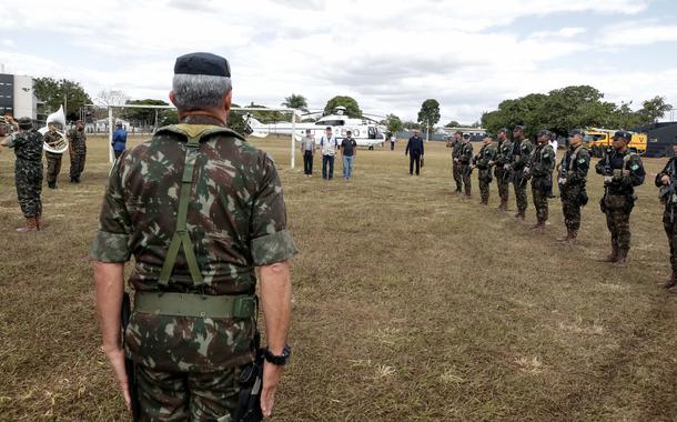 Goiânia - Jair Bolsonaro e o Comandante de Operações Especiais, General-de-Brigada Mário Fernandes.