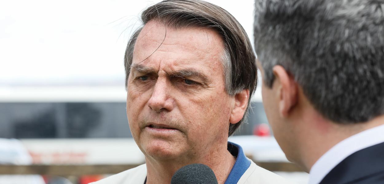 Brasília - Jair Bolsonaro durante entrevista para a TV Bandeirantes.
