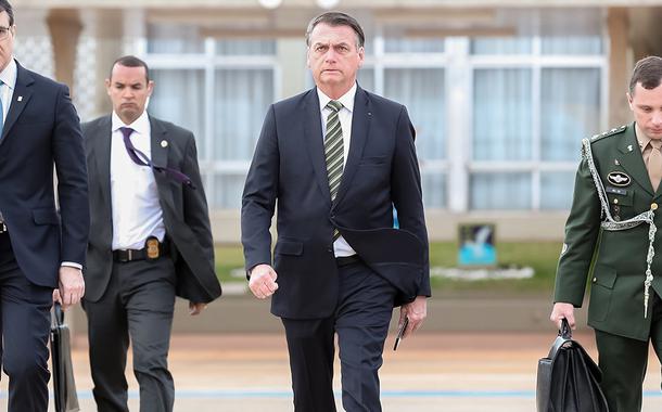 (BrasÃ­lia - DF, 06/08/2019) Presidente da RepÃºblica, Jair Bolsonaro durante partida para SÃ£o Paulo.\rFoto: Marcos CorrÃªa/PR