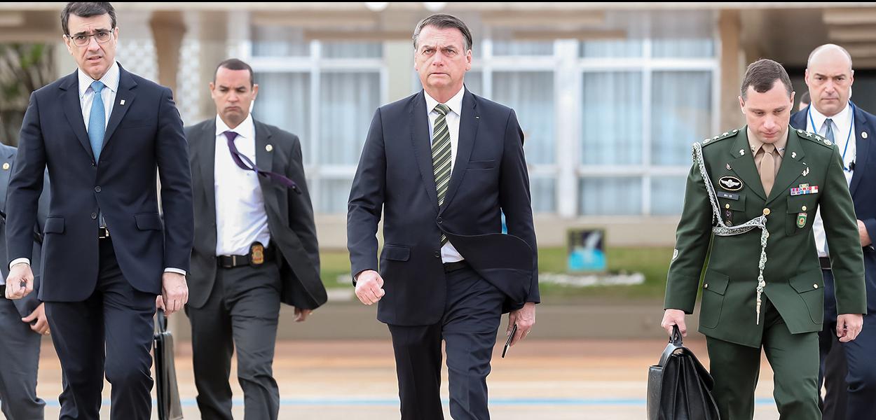 (BrasÃ­lia - DF, 06/08/2019) Presidente da RepÃºblica, Jair Bolsonaro durante partida para SÃ£o Paulo.\rFoto: Marcos CorrÃªa/PR