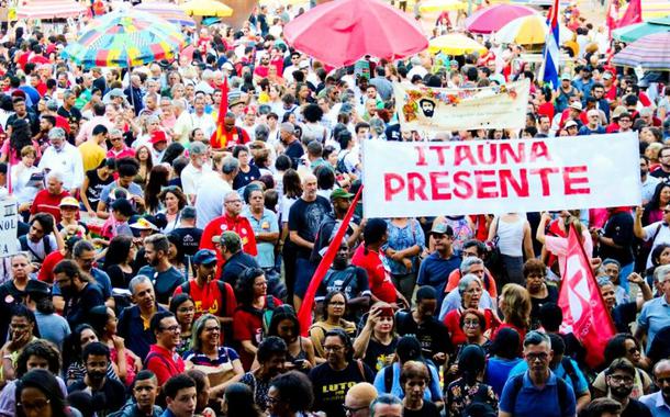 População de Belo Horizonte se mobiliza em defesa da Educação