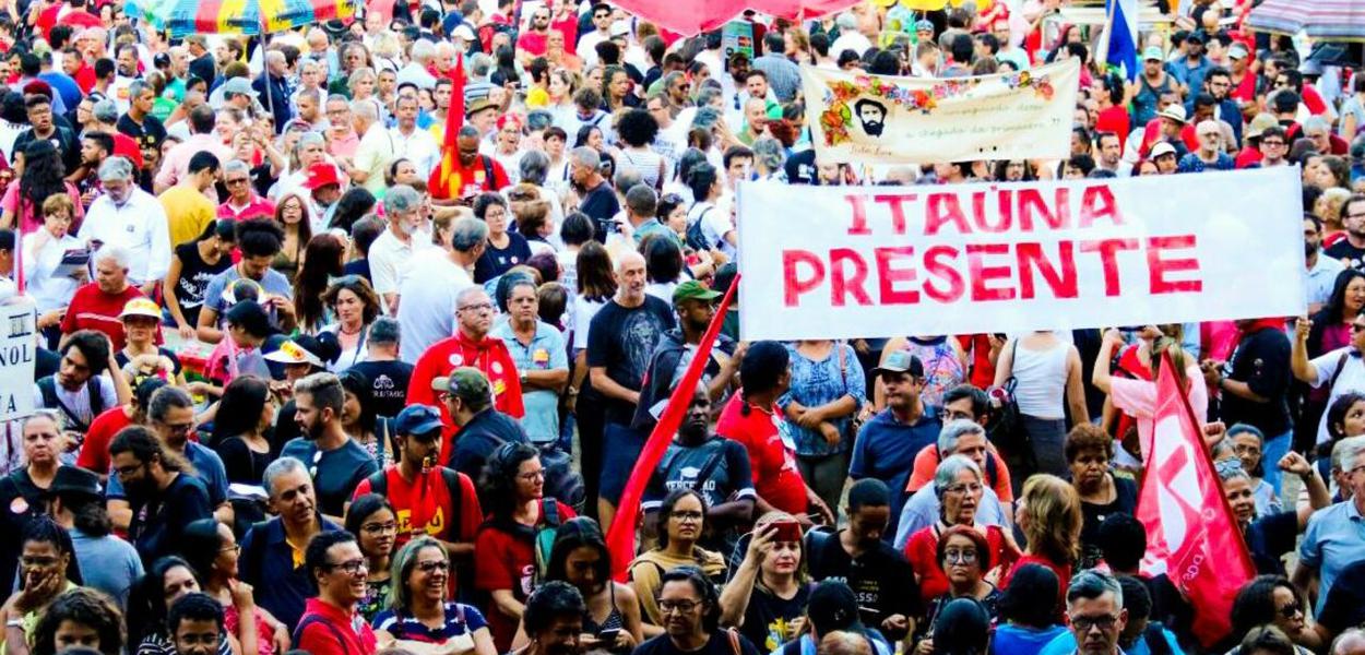 População de Belo Horizonte se mobiliza em defesa da Educação