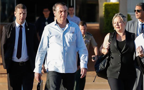 Jair Bolsonaro durante embarque com destino em Parnaíba.