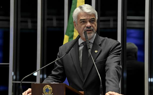 Plenário do Senado Federal durante sessão deliberativa ordinária. \r\rEm discurso, à tribuna, senador Humberto Costa (PT-PE).\r\rFoto: Jefferson Rudy/Agência Senado