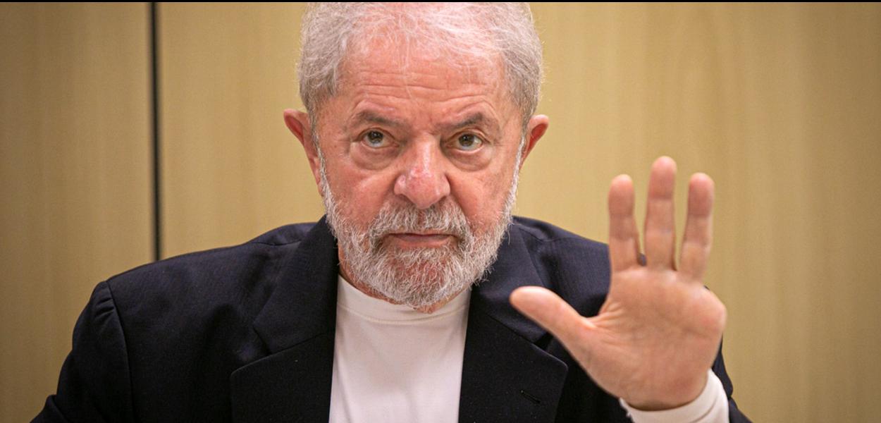 Entrevista com o ex-presidente Lula, na Superintendência da Polícia Federal, em Curitiba.