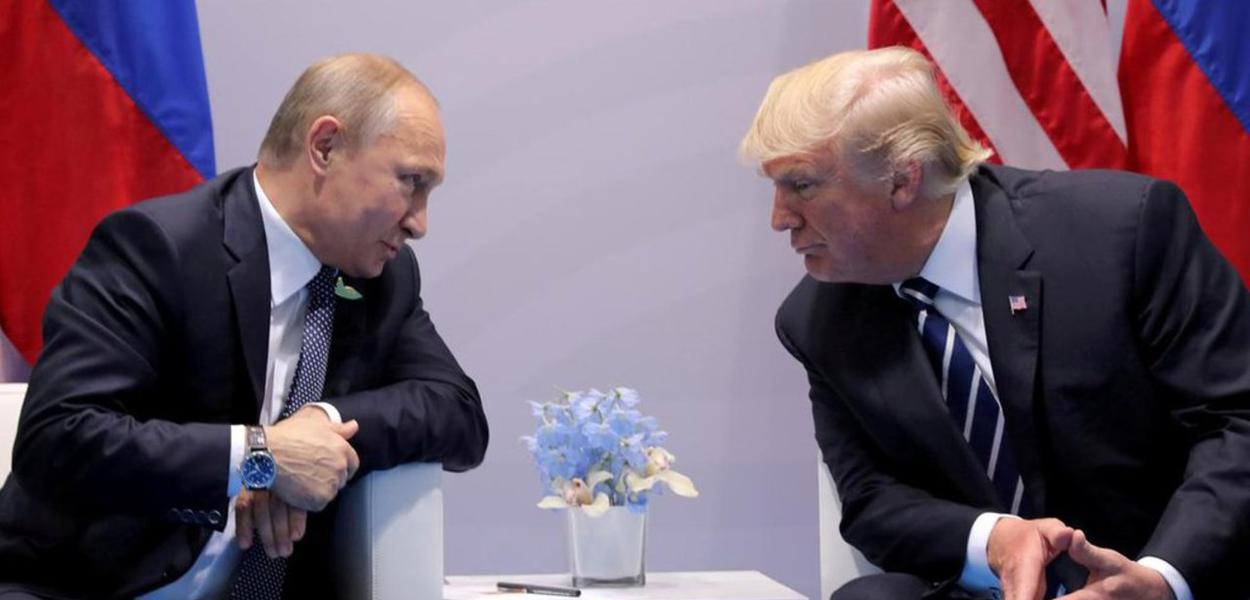 Putin e Trump em conversa frente a frente