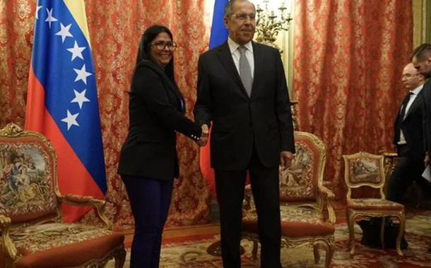 Sergey Lavrov e Delcy Rodríguez