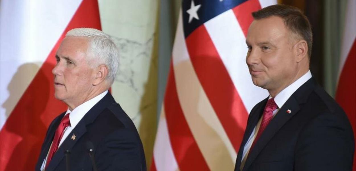 Mike Pence, vice-presidente dos EUA, e A.Duda, presidente da Polônia