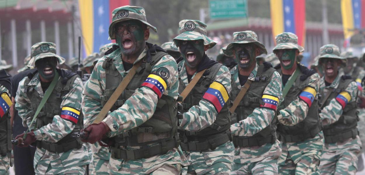 Maduro anuncia realização de exercícios militares 
