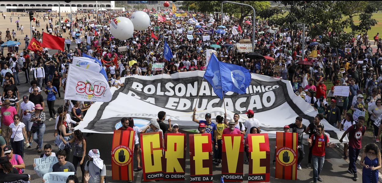 Protesto de Estudantes contra o corte do orÃ§amento da EducaÃ§Ã£o.Hotel. Brasilia, 15-05-2019.Foto: SÃ©rgio Lima/Poder 360