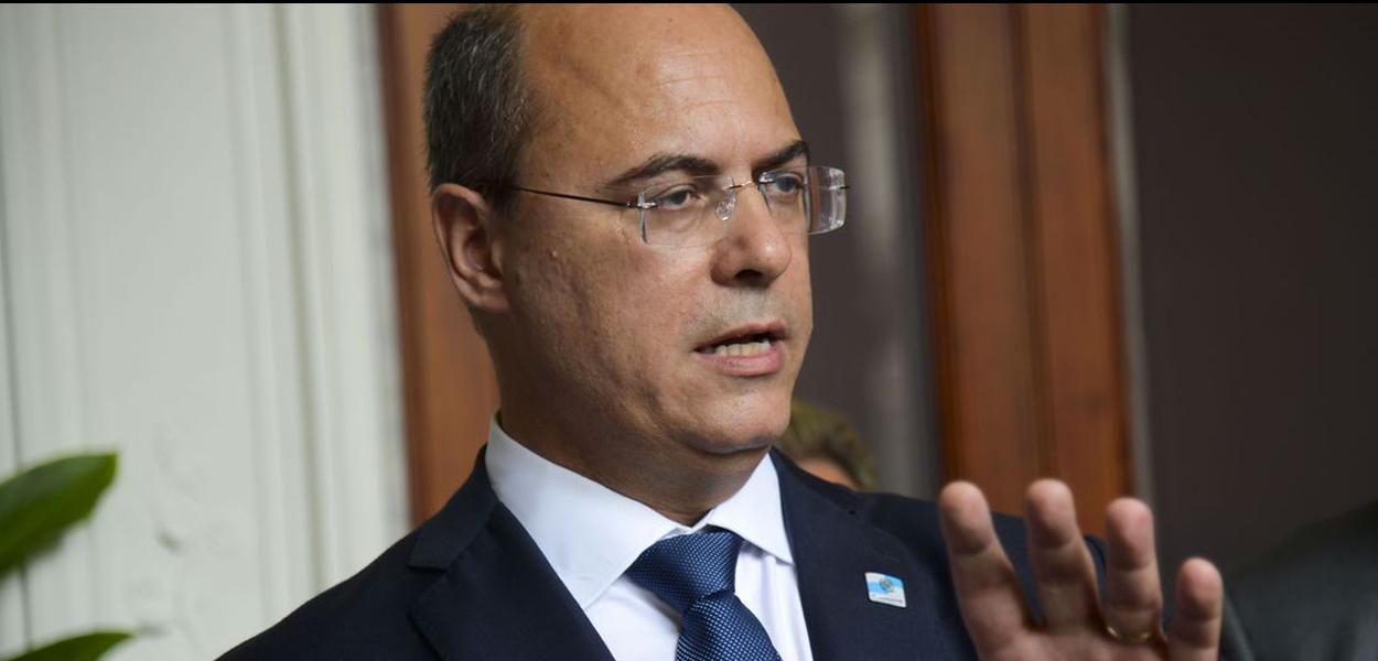  O governador Wilson Witzel concede,  entrevista coletiva, após reunião com deputados federais, no Palácio das Laranjeiras.