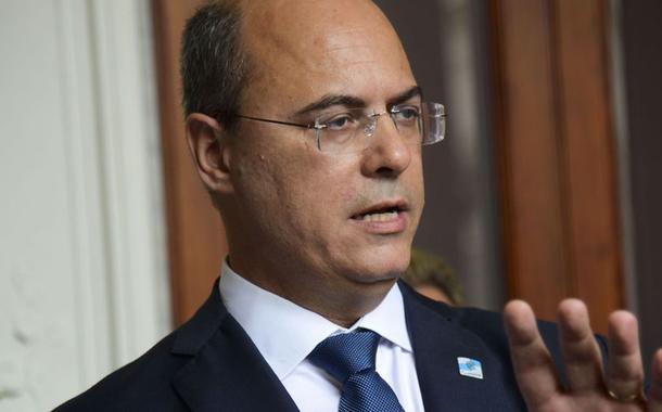 O governador Wilson Witzel concede,  entrevista coletiva, após reunião com deputados federais, no Palácio das Laranjeiras.