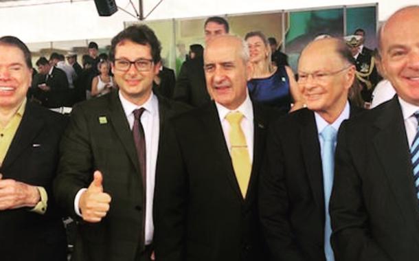 Donos de emissoras posam para foto no Sete de Setembro