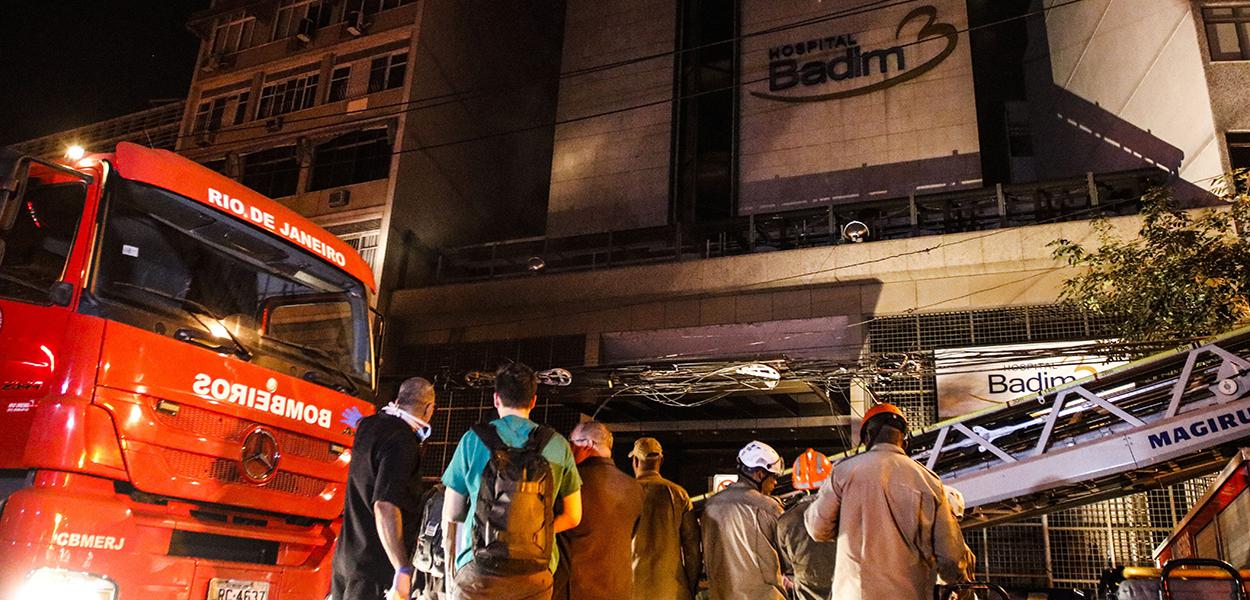 Incêndio atinge prédio do Hospital Badim no Rio de Janeiro