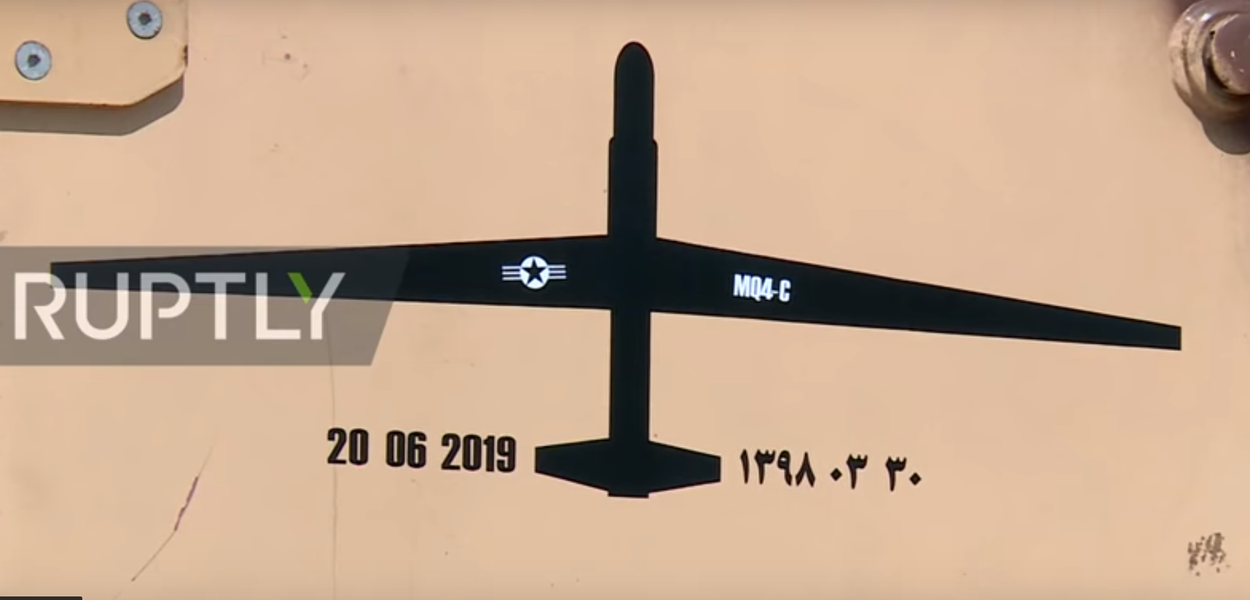 Exibição em Teerã, Irã, de coleção de drones estrangeiros capturados.