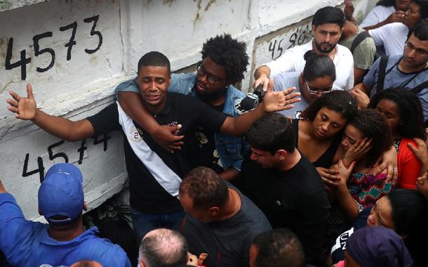 An uncle of 8-year-old Agatha Sales Felix, who was killed by a stray bullet, at the Alemao complex slum during a police operation reacts during her funeral in Rio de Janeiro, Brazil September 22, 2019.  REUTERS/Pilar Olivares