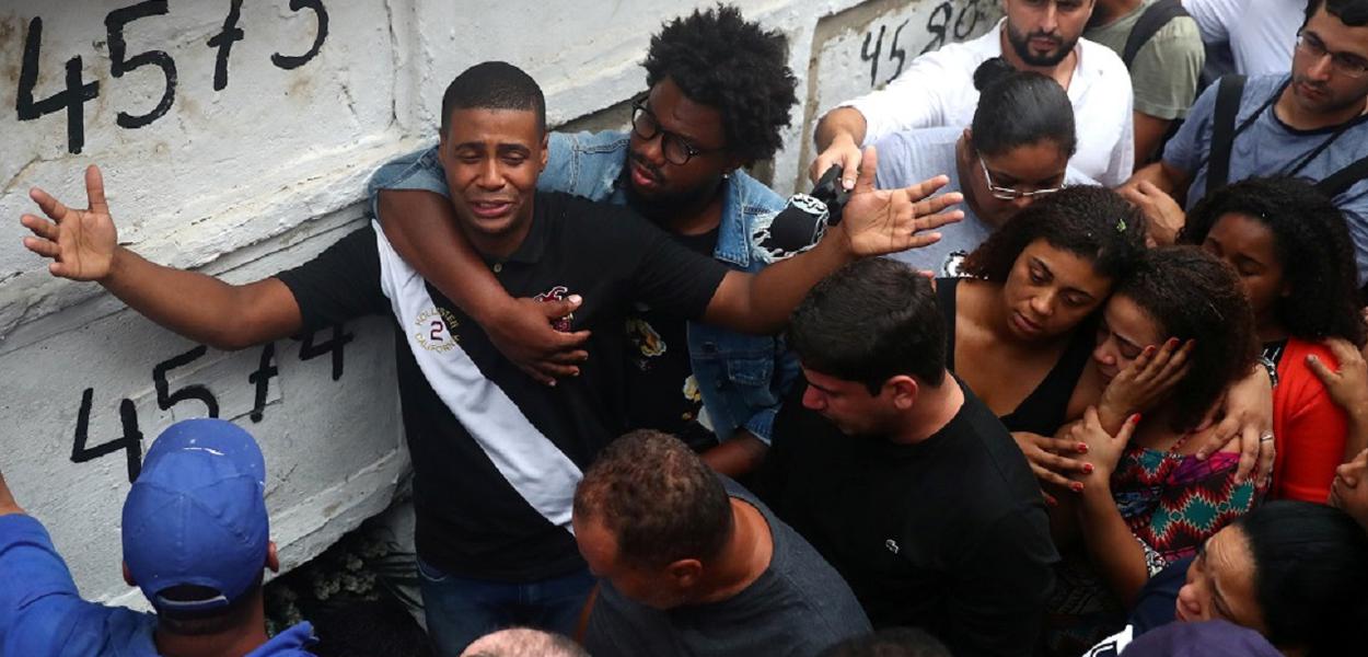 An uncle of 8-year-old Agatha Sales Felix, who was killed by a stray bullet, at the Alemao complex slum during a police operation reacts during her funeral in Rio de Janeiro, Brazil September 22, 2019.  REUTERS/Pilar Olivares