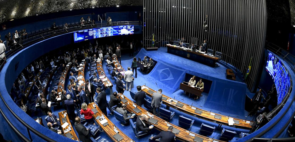 PlenÃ¡rio do Senado Federal durante sessÃ£o deliberativa ordinÃ¡ria. Ordem do dia.\r\rPresidente do Senado Federal, senador Davi Alcolumbre (DEM-AP) Ã  mesa conduz sessÃ£o. \r\rFoto: Roque de SÃ¡/AgÃªncia Senado