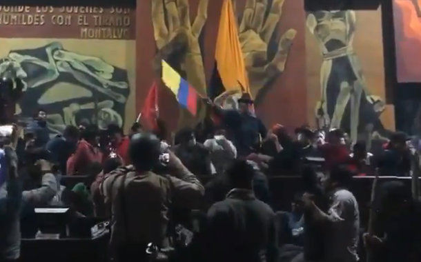 Manifestantes invadem Assembleia Nacional do Equador