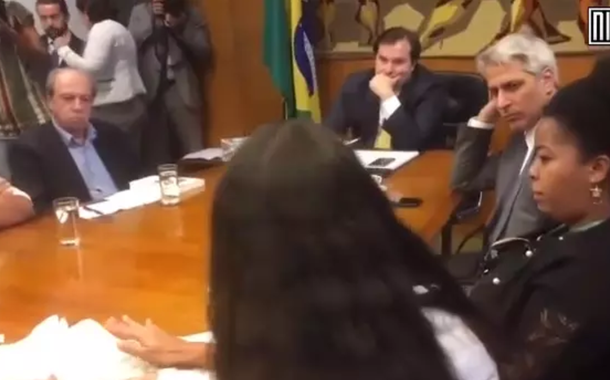 Bruna Silva fala com Rodrigo Maia