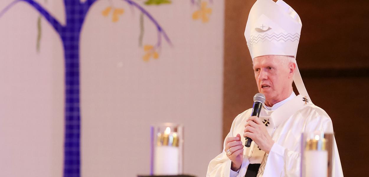 Dom Orlando Brandes celebra missa no Santuário Nacional de Nossa Senhora de Aparecida.