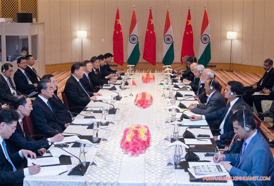 Xi JInping e Narendra Modi em reunião