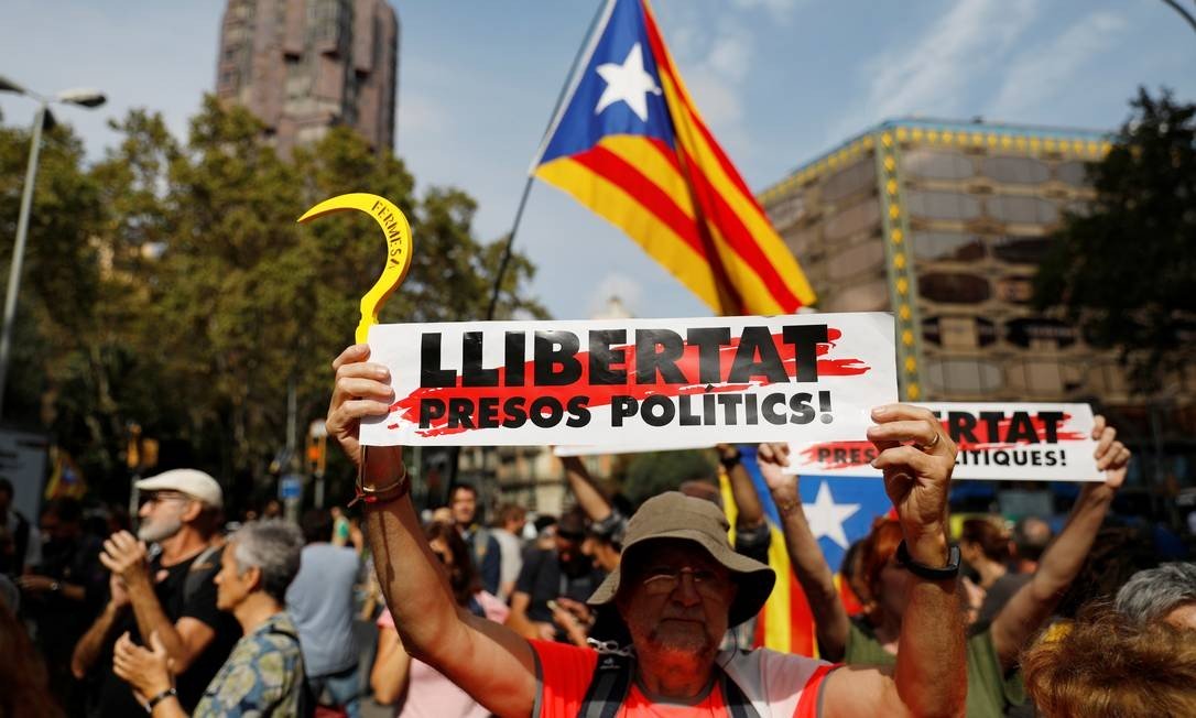 Manifestantes vão às ruas em Barcelona