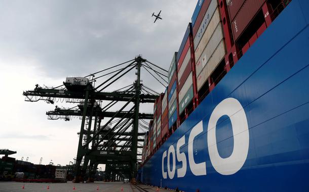 Navio da Cosco em Cingapura.