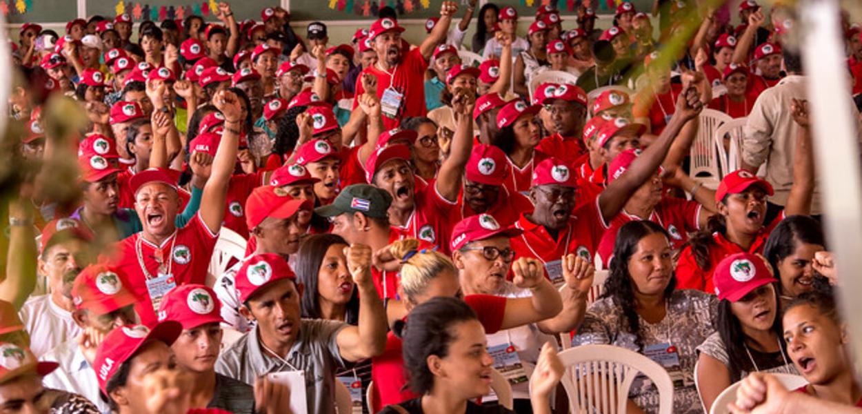 Militantes do MST no Centro Paulo Freire em Caruraru