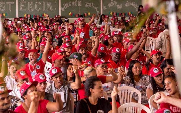 Militantes do MST no Centro Paulo Freire em Caruraru