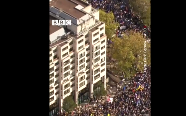 Manifestantes em Londres