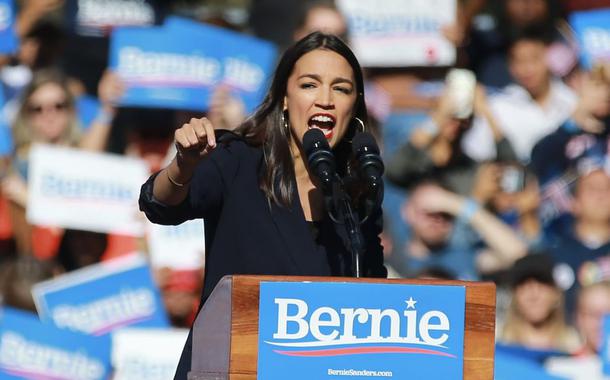 Deputada Alexandria Ocasio-Cortez apoia Bernie Sanders