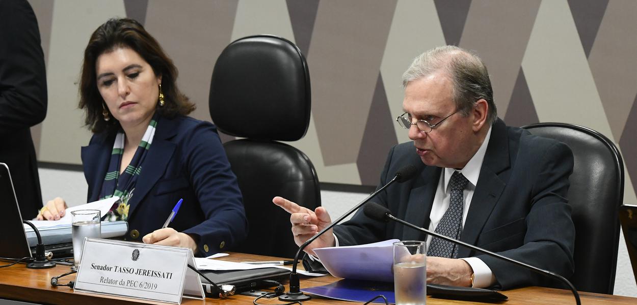 Simone Tebet e Tasso Jereissati em comissão do Senado